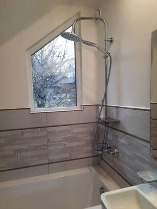 Дома для отпуска Котедж у Крайлюків 2 Яремче Дом с 1 спальней-17