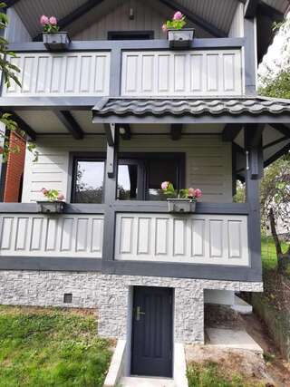 Дома для отпуска Котедж у Крайлюків 2 Яремче Дом с 1 спальней-3