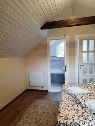 Дома для отпуска Котедж у Крайлюків 2 Яремче Дом с 1 спальней-8